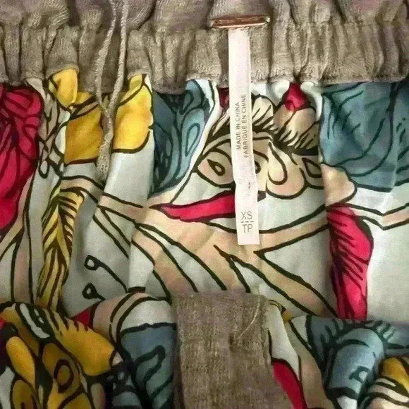 Free People Floral Frayed Hem Mini Skirt. New without tags. Size XS. - Picture 5 of 8